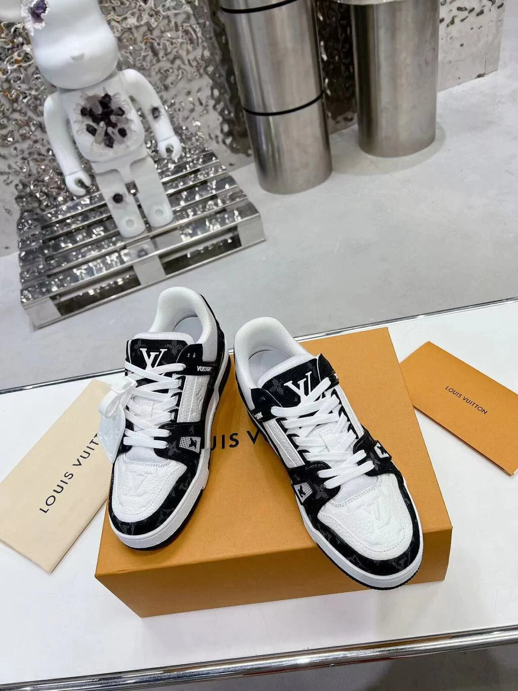 Lv Trainer White Black.
