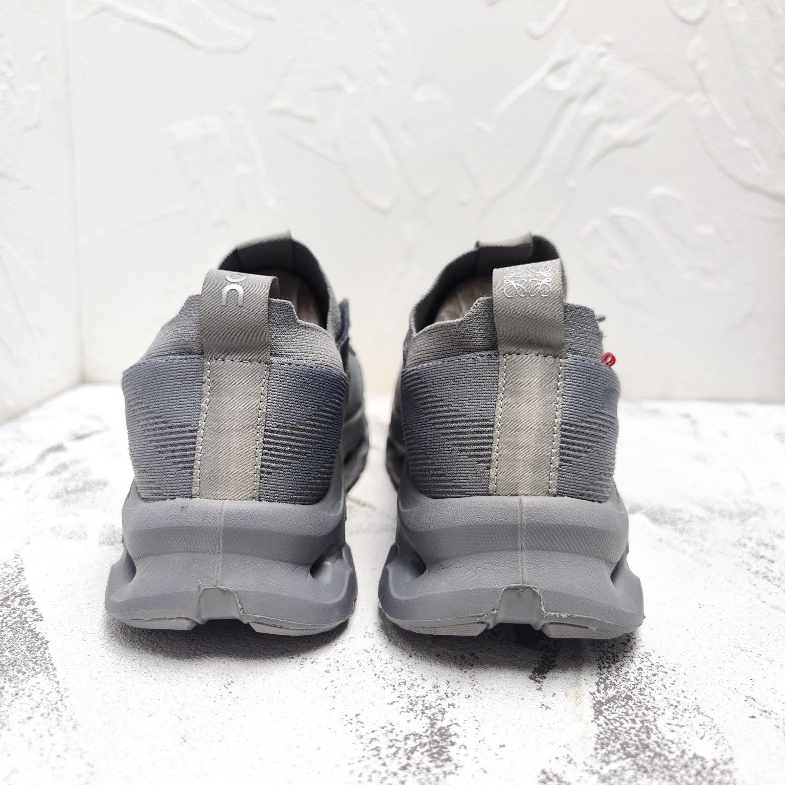 LOEWE x On Cloudtilt Grey.