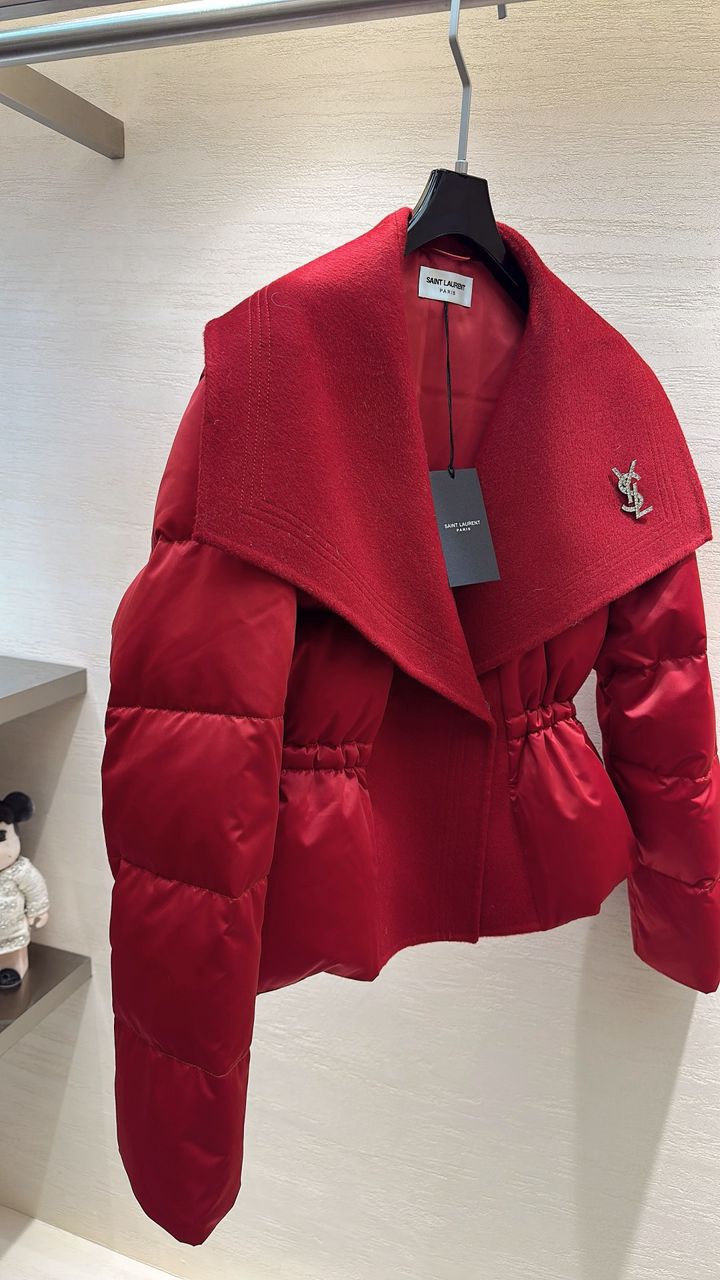 jaqueta puffer Saint Laurent vermelha