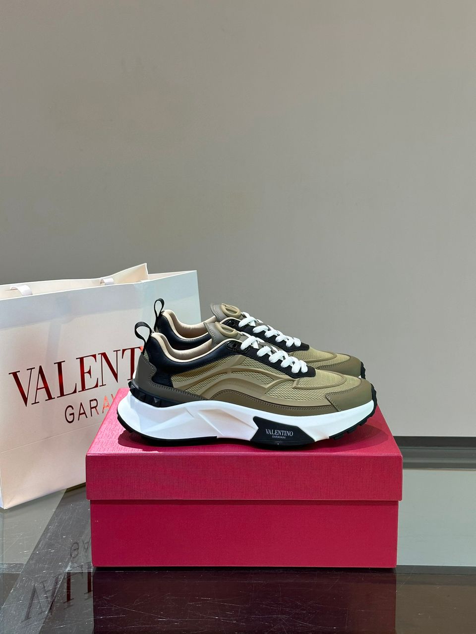 Valentino Lusso