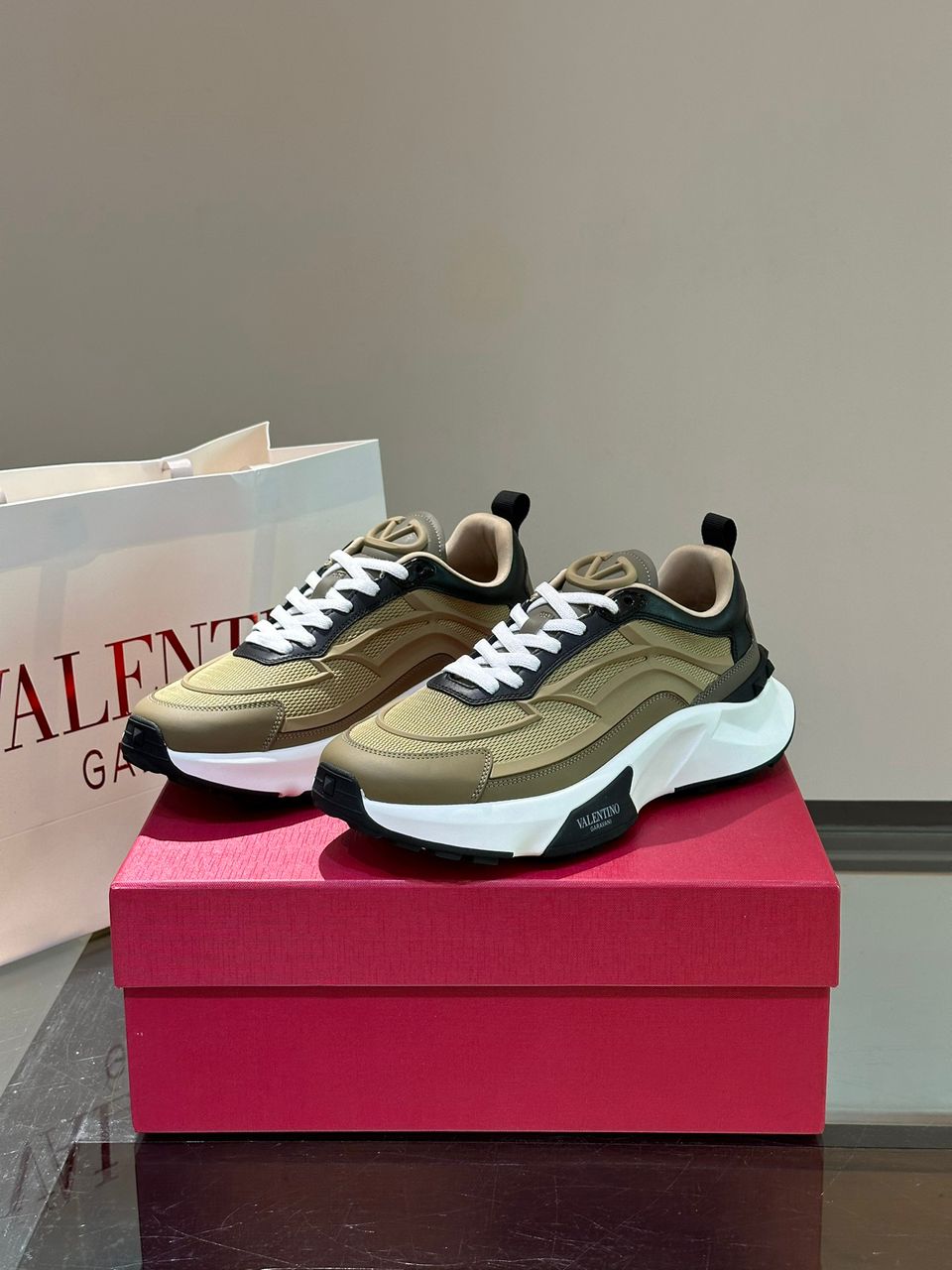 Valentino Lusso