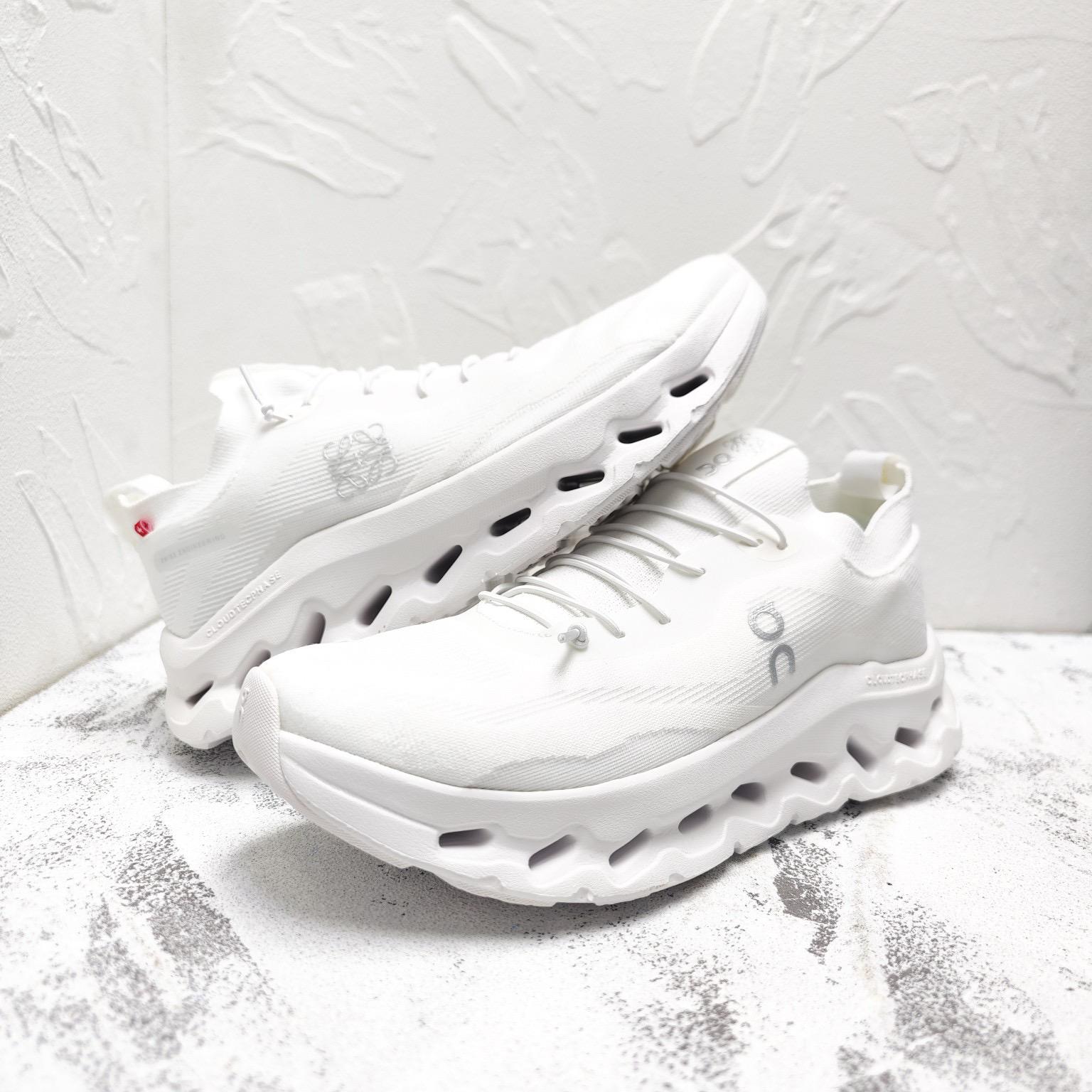 LOEWE x On Cloudtilt White