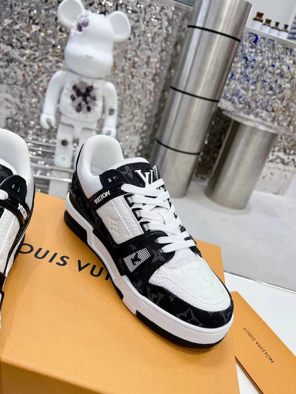 Lv Trainer White Black.
