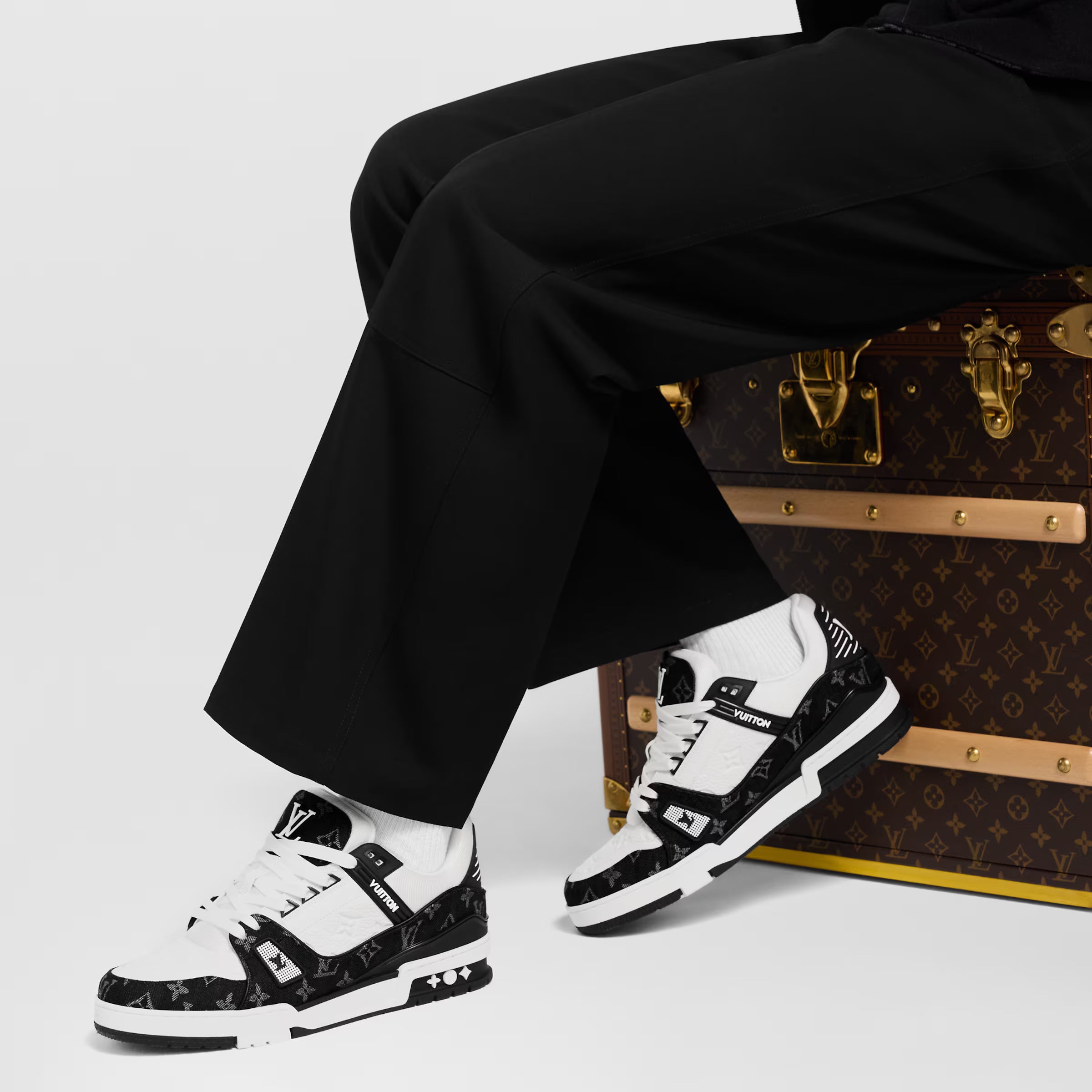 Lv Trainer White Black.