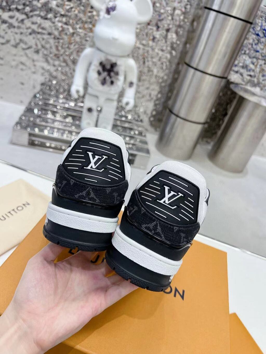 Lv Trainer White Black.