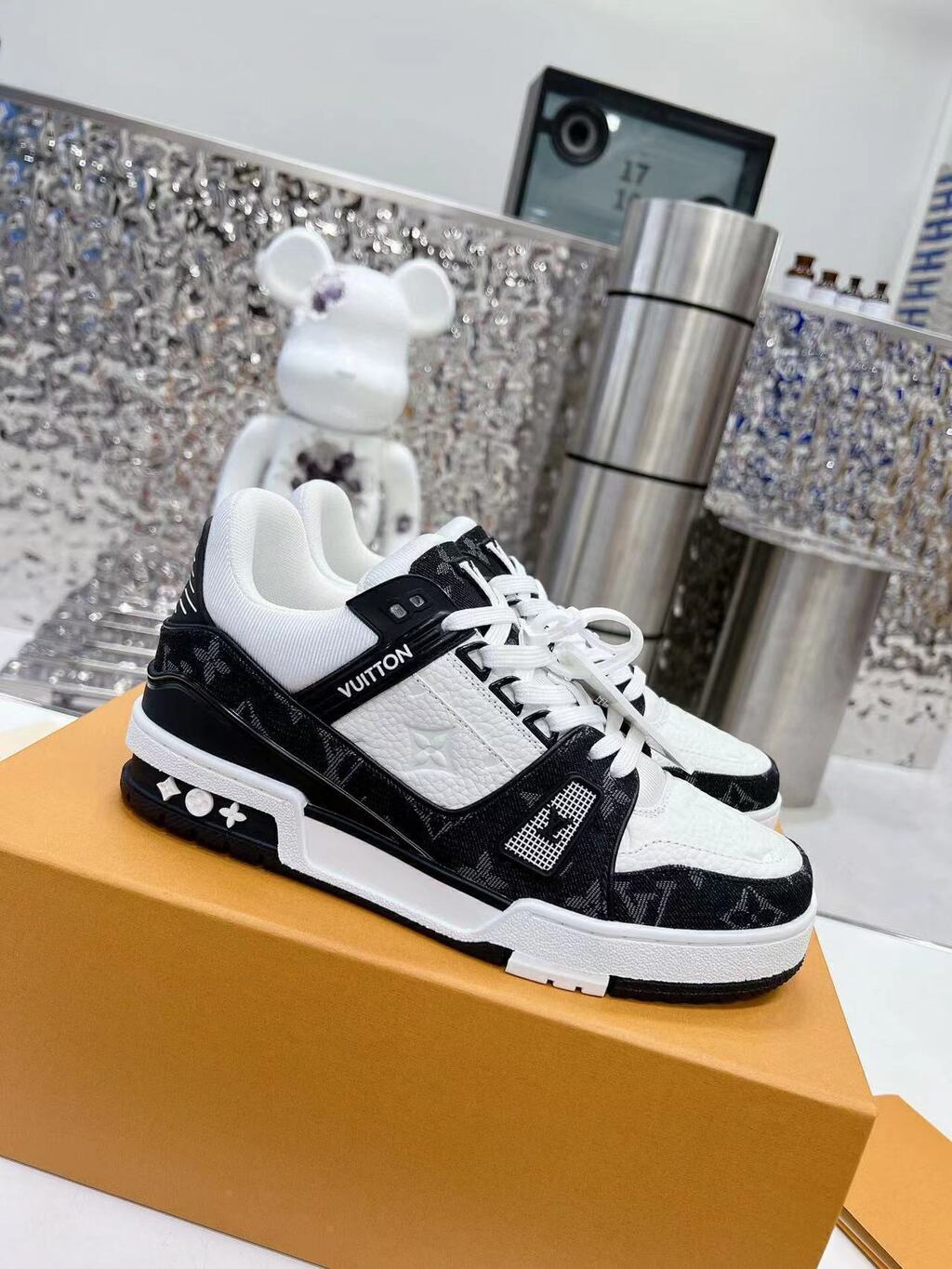 Lv Trainer White Black.