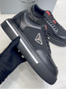 Prada Downtown Black Red.