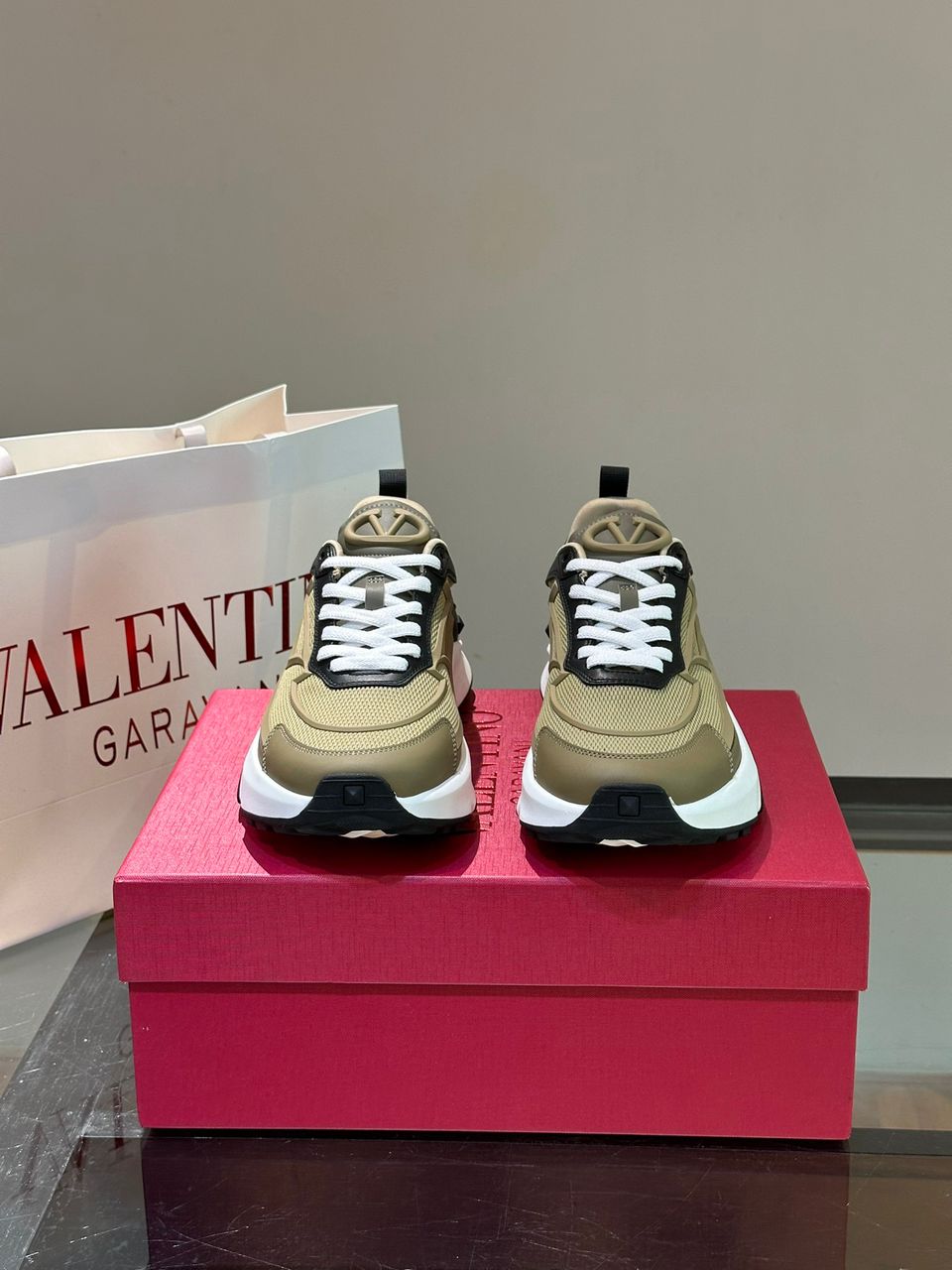 Valentino Lusso
