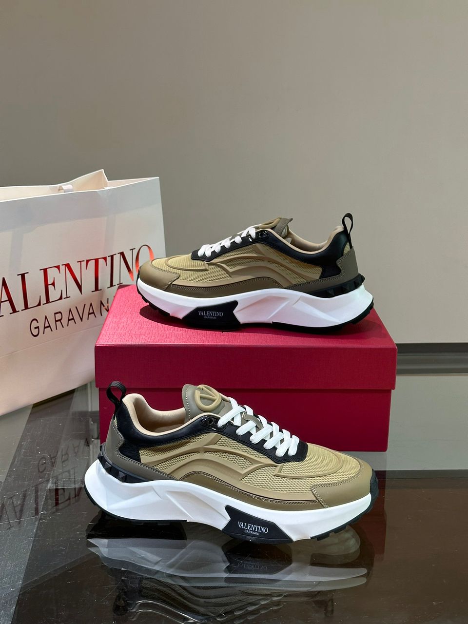 Valentino Lusso