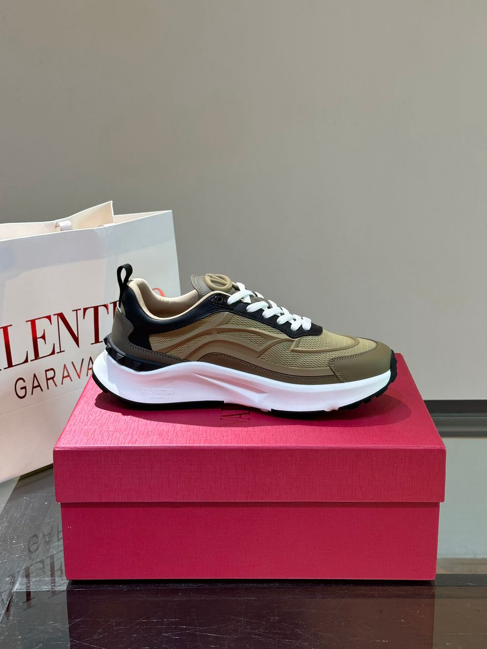 Valentino Lusso