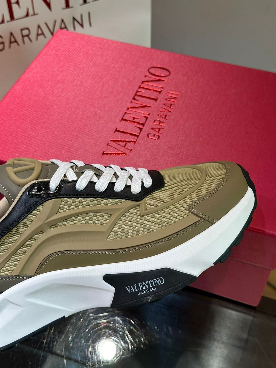 Valentino Lusso
