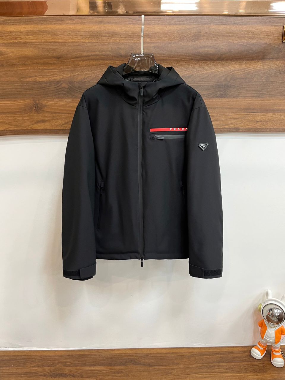 Light technical fabric windbreaker