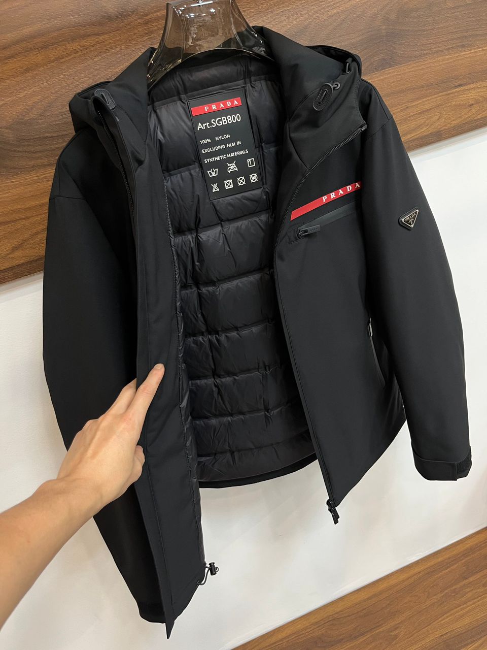 Light technical fabric windbreaker