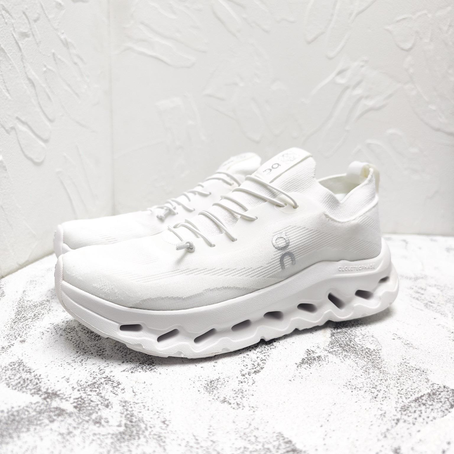 LOEWE x On Cloudtilt White