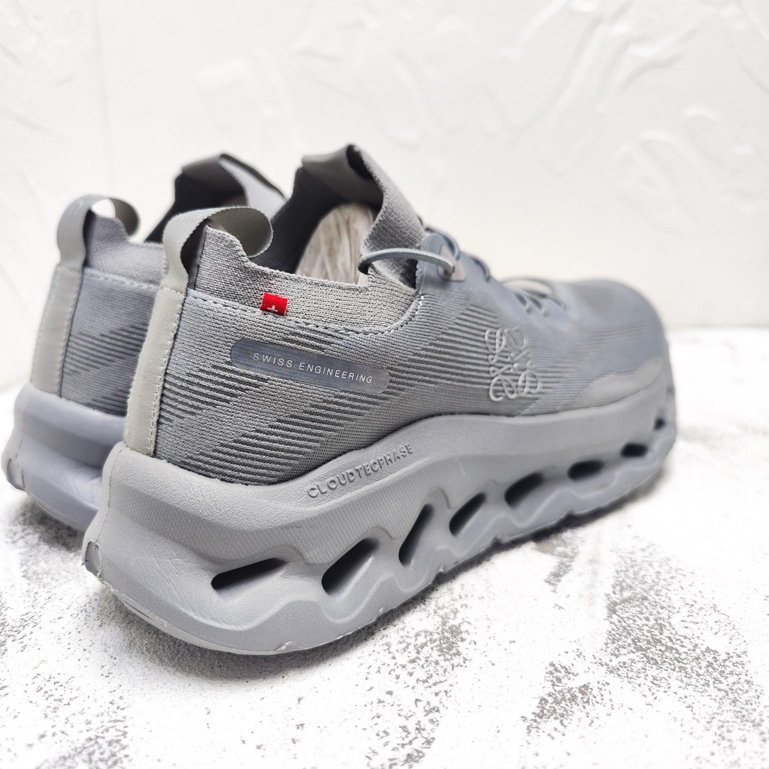 LOEWE x On Cloudtilt Grey.
